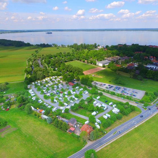 Luftbild-Wohnmobilstellplatz-Steinhude-Sommer