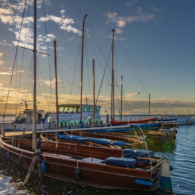Personenschifffahrt in Steinhude zum Sonnenuntergang